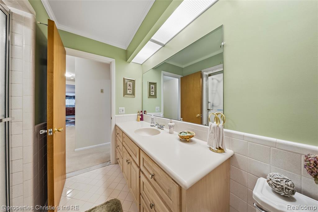 713 Moorland Drive, Grosse Pointe Woods, MI 48236 — Photo 17
