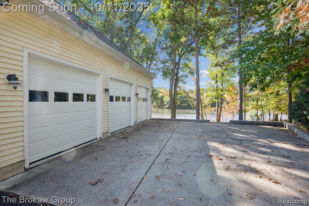 10216 Mill Pointe Drive, Goodrich Vlg, MI — Photo 53