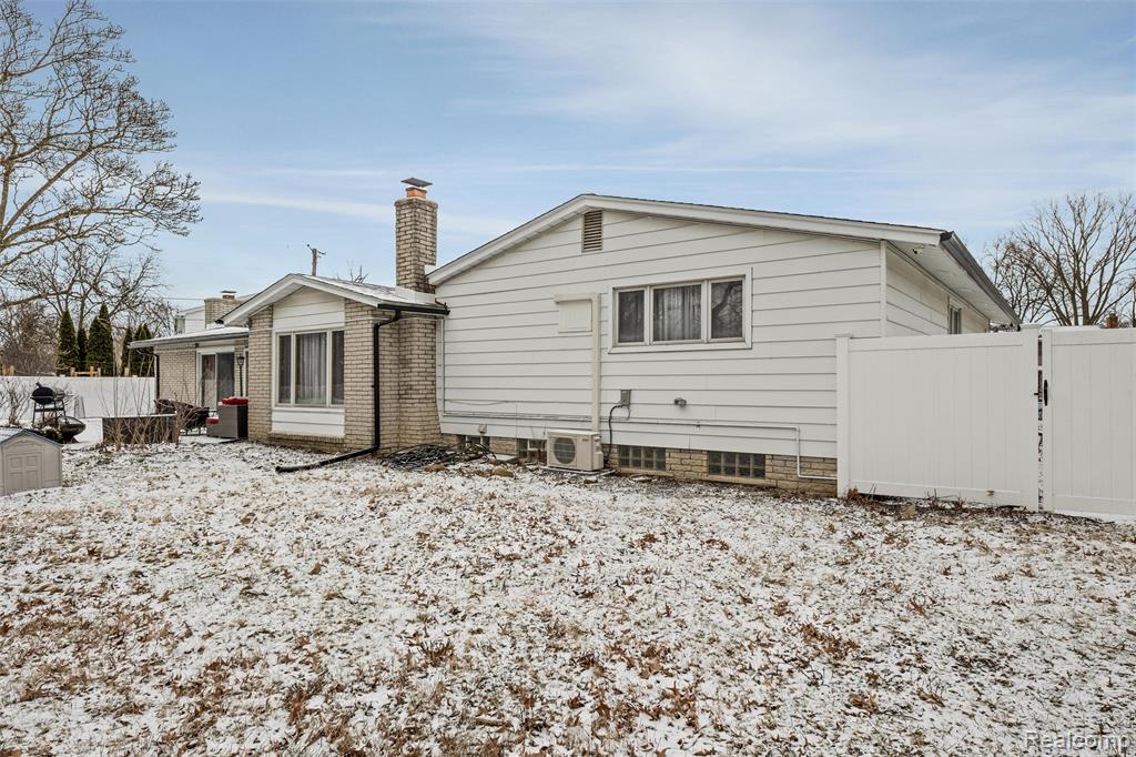 25376 Lyncastle Street, Farmington, MI, 48336