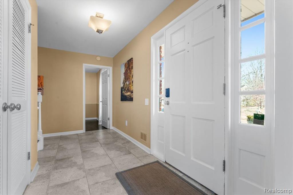 31065 Old Stage Road, Beverly Hills, MI 48025 — Photo 4
