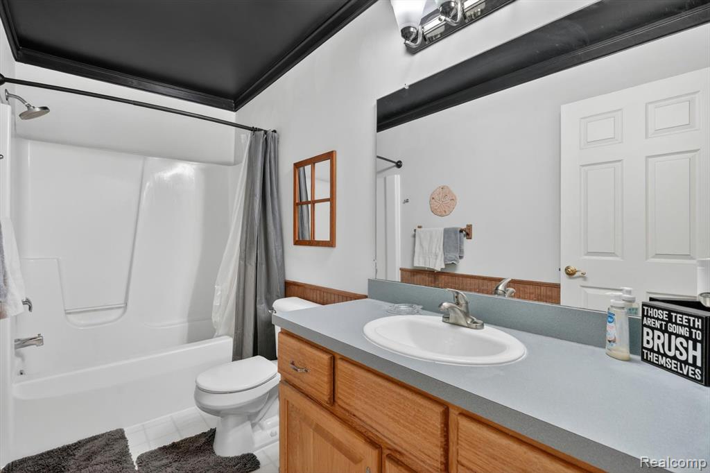 611 THORNEHILL Trail, Oxford, MI 48371 — Photo 38