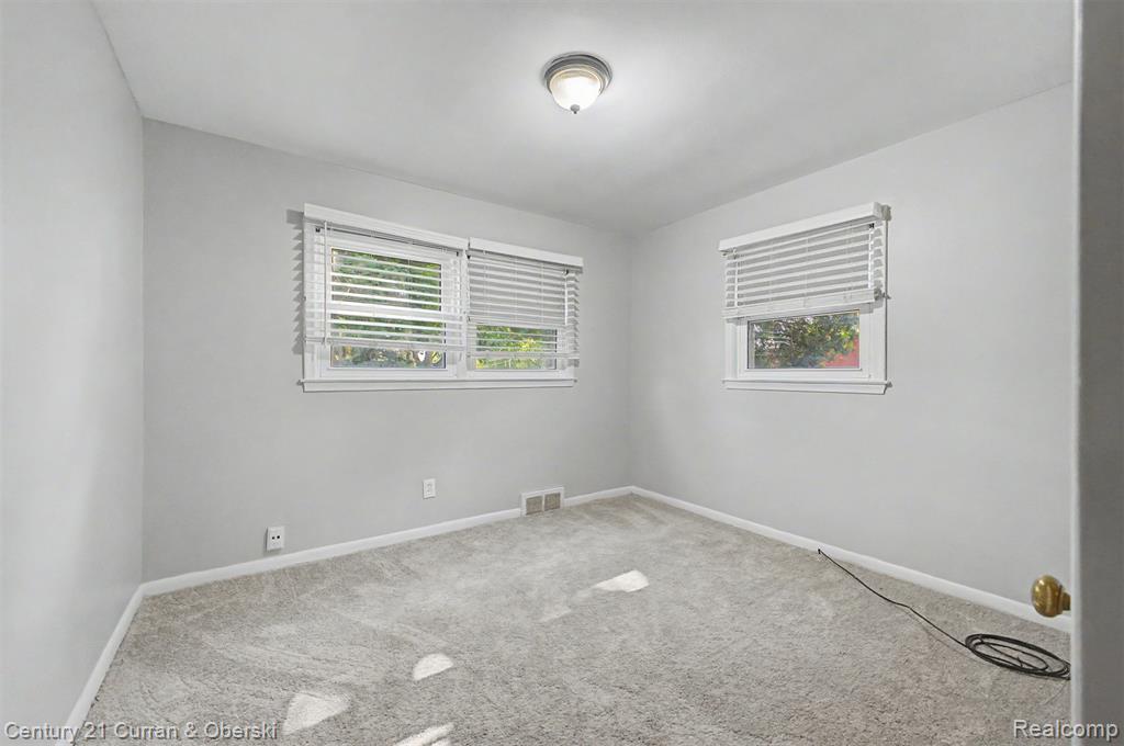 8212 GLENGARY Street, Dearborn Heights, MI 48127 — Photo 25