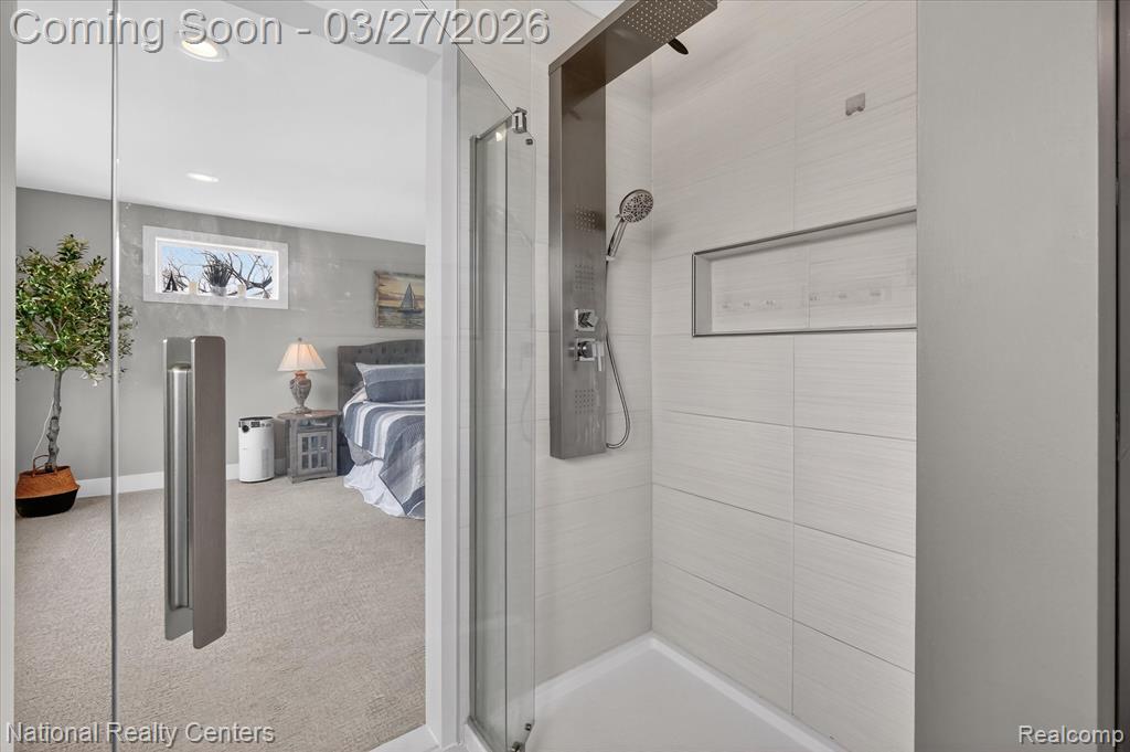 946 Dunreath Street, Wolverine Lake, MI 48390 — Photo 34
