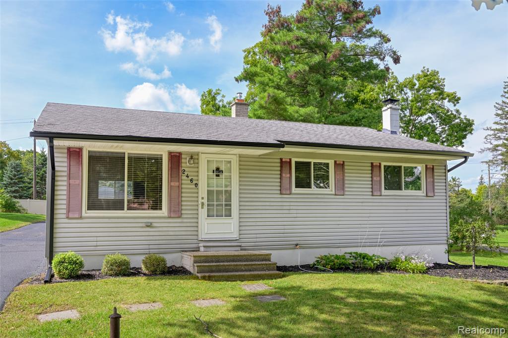 2460 Massena Street, Commerce Twp, MI 48382