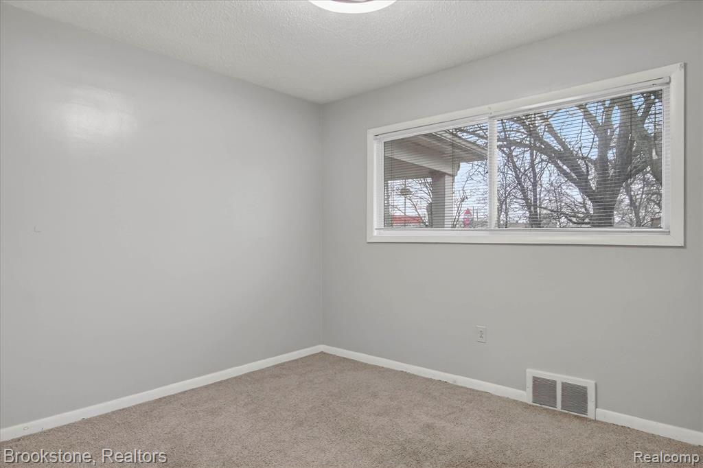 2555 W Boston Boulevard, Detroit, MI 48206 — Photo 14