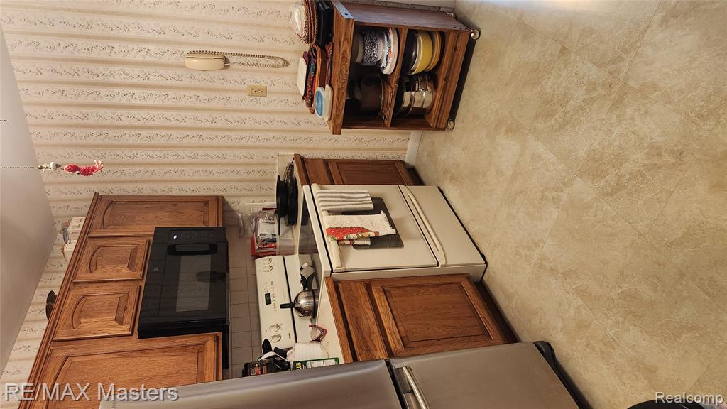 4641 Leisure Lane, Trenton, MI 48183 — Photo 6