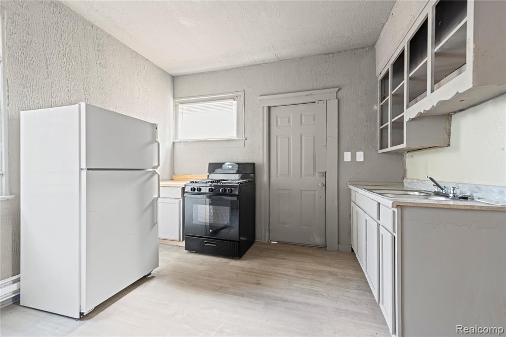 4533 McClellan Street, Detroit, MI 48214 — Photo 10