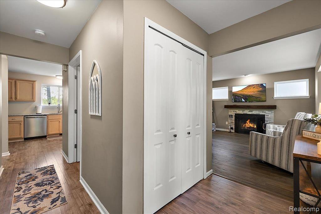 457 Cove View Drive, Waterford, MI 48327 — Photo 5