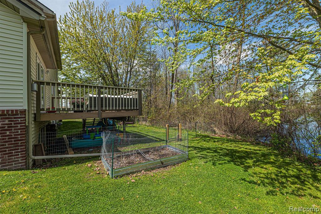 6101 Maple Trail, Grand Blanc, MI 48439 — Photo 30
