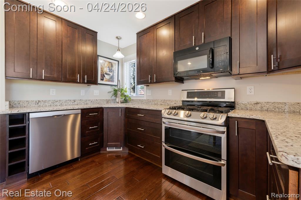 1963 Beverly Street, Sylvan Lake, MI 48320 — Photo 21