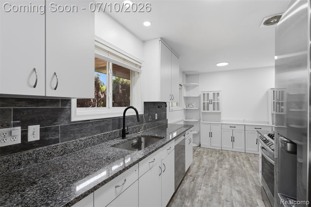 7264 S Tratham Court, West Bloomfield, MI — Photo 18