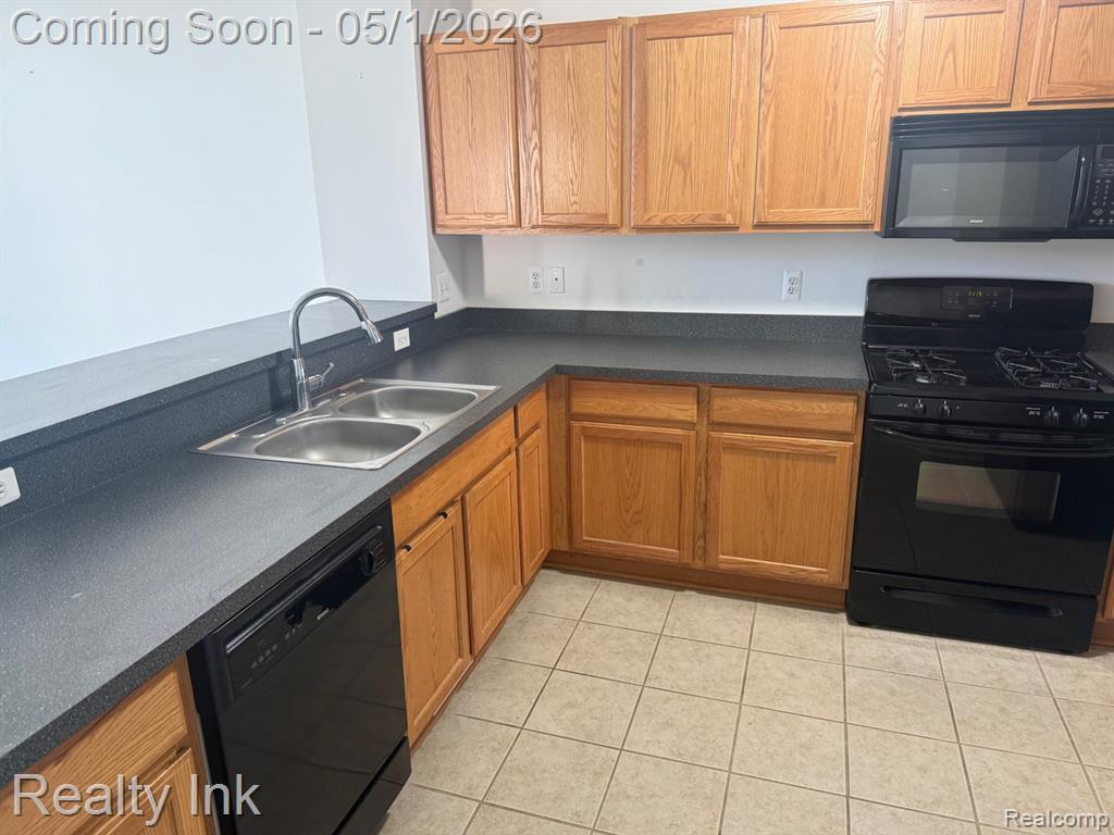 25419 Bohn Court, Flat Rock, MI 48134 — Photo 3