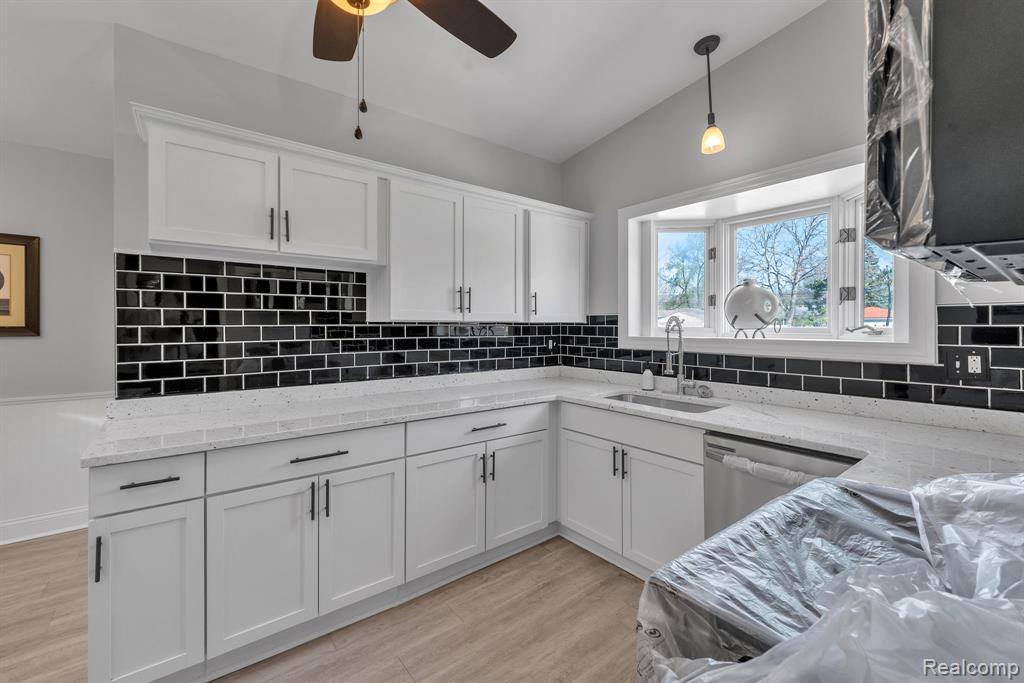 9498 Bassett Street, Livonia, MI 48150 — Photo 7