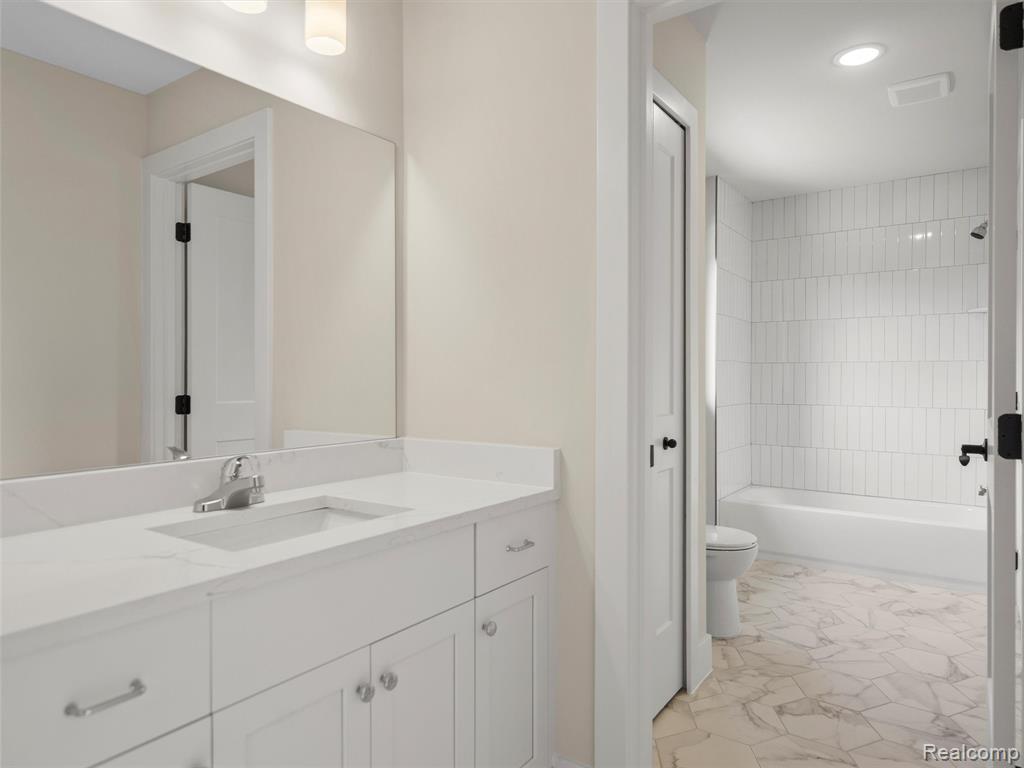 45070 TWIN RIVER Drive, Macomb, MI 48044 — Photo 40