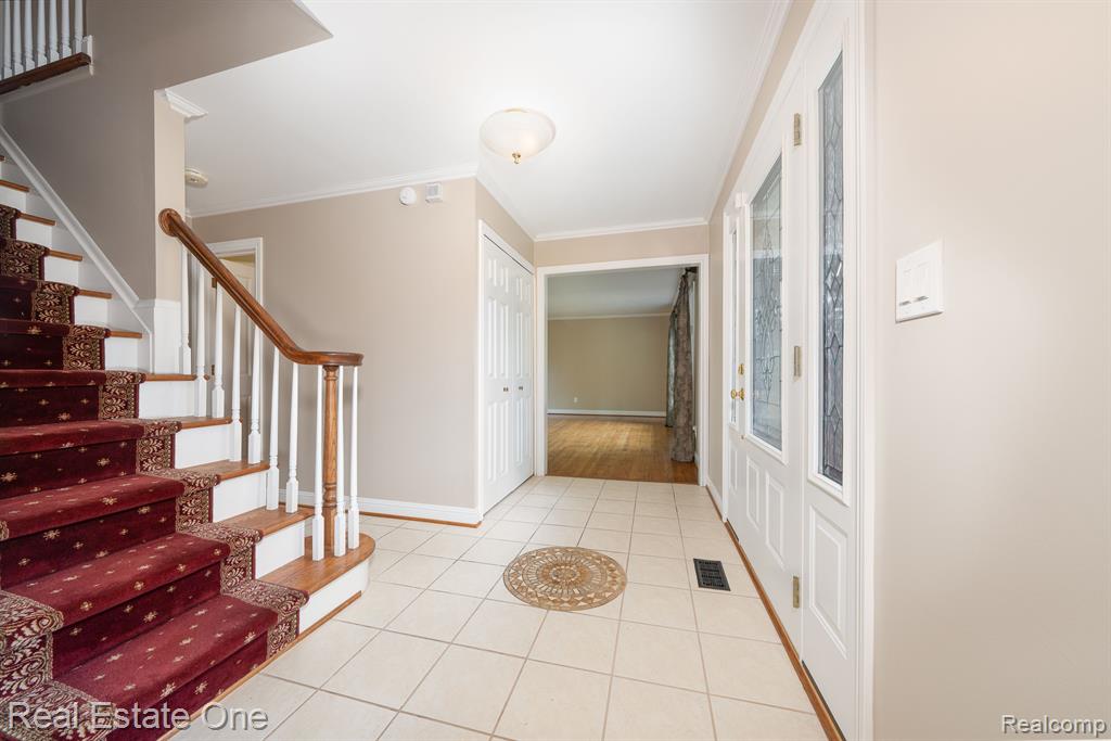 563 MILLSTONE Drive, Rochester Hills, MI 48309 — Photo 37