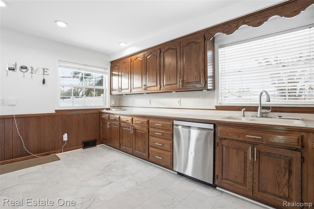 6341 N Charlesworth Street, Dearborn Heights, MI 48127 — Photo 24