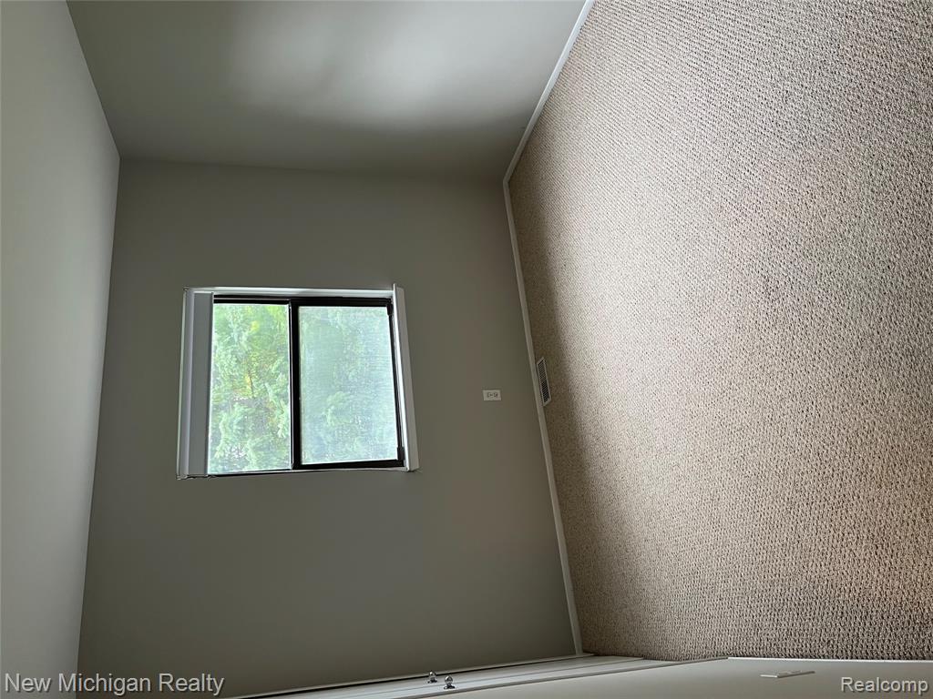 5658 DRAKE HOLLOW Drive E, West Bloomfield, MI — Photo 27