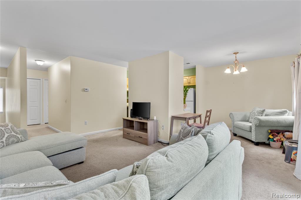 33905 Pondview Circle, Livonia, MI 48152 — Photo 16