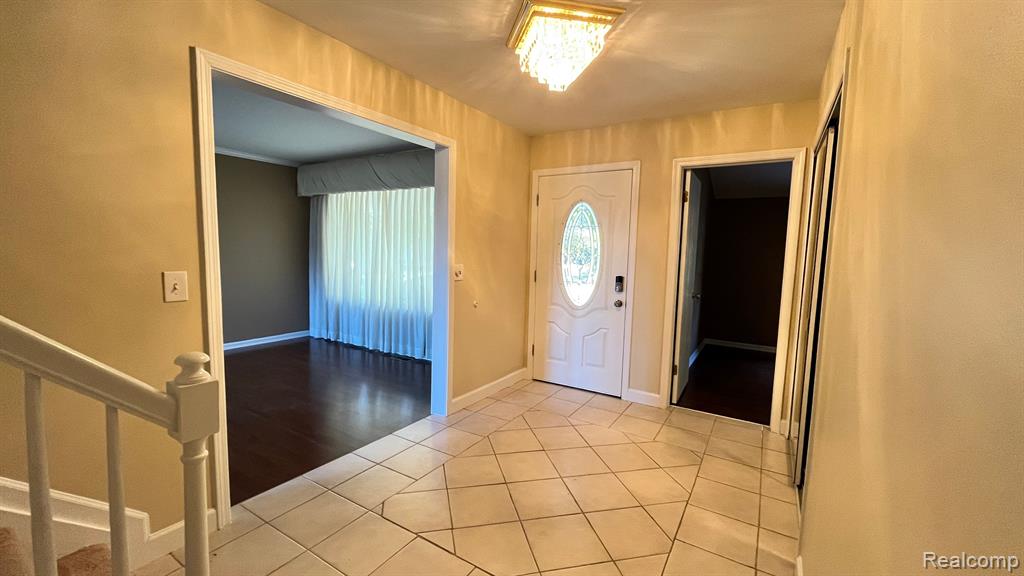 2852 MAYFAIR Drive, Troy, MI 48084 — Photo 4