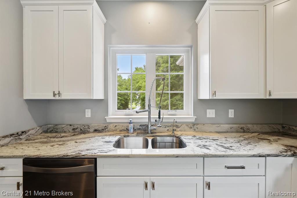 9119 Hegel Road, Goodrich Vlg, MI — Photo 17