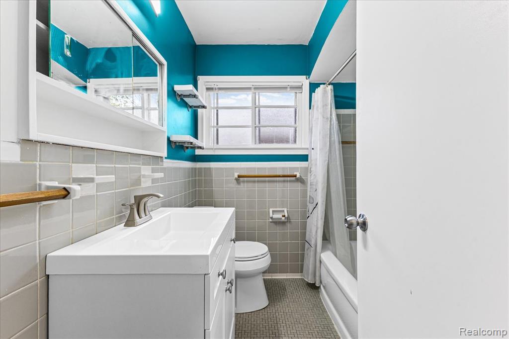 8435 Nightingale Street, Dearborn Heights, MI 48127 — Photo 11