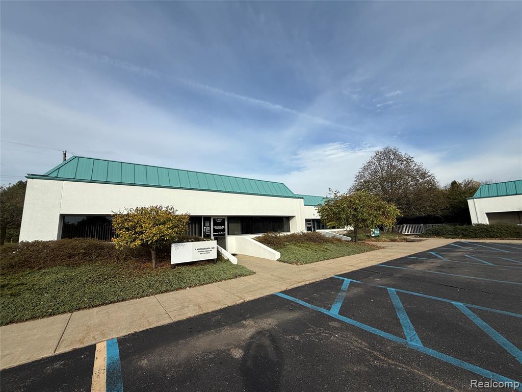 4007 W Court Street, Flint, MI 48532 — Photo 4