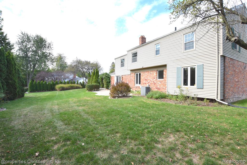 4217 COVERED BRIDGE Road, Bloomfield Hills, MI 48302 — Photo 37