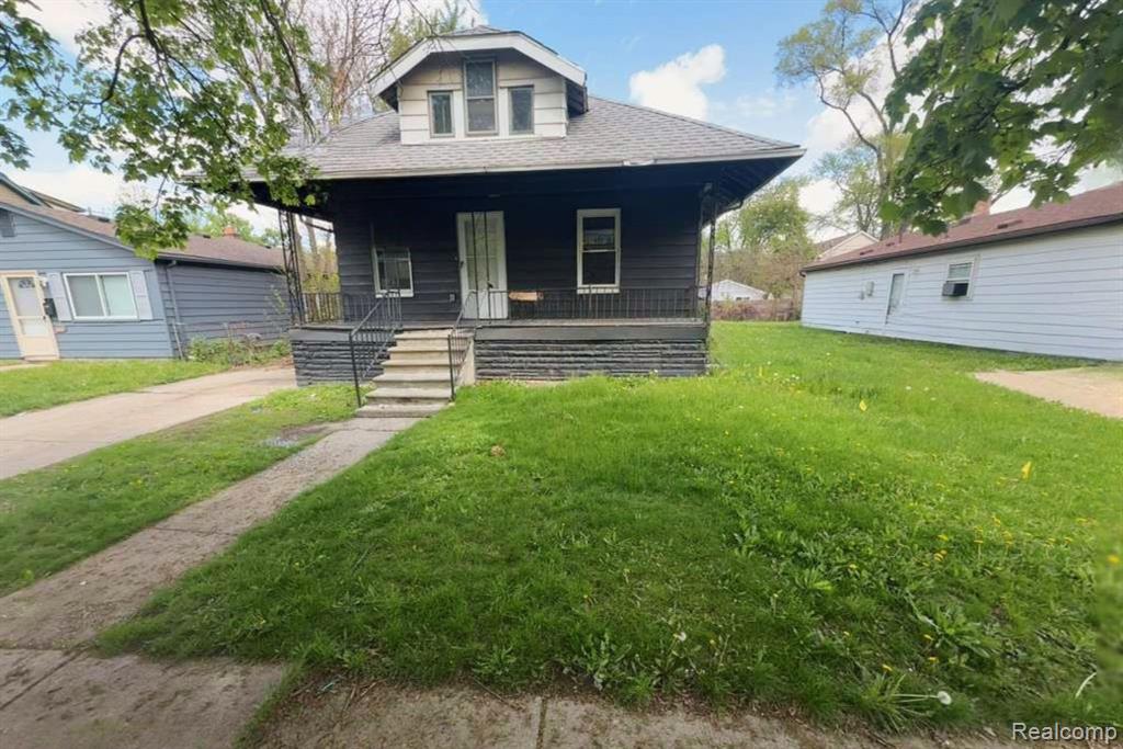 1317 E Muir Avenue, Hazel Park, MI 48030