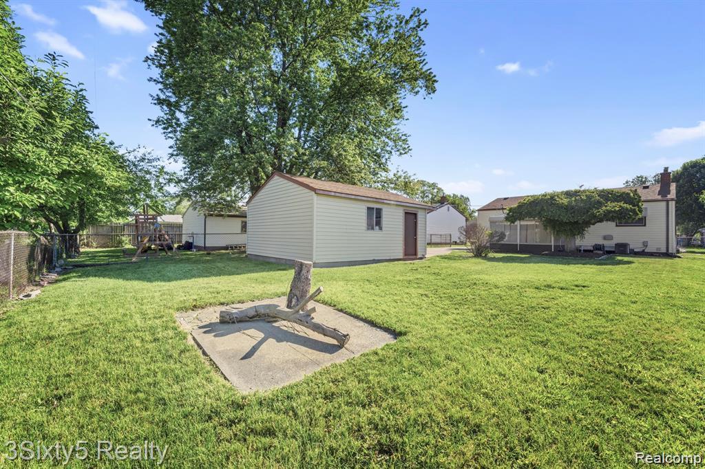 5048 Glenis Street, Dearborn Heights, MI 48125 — Photo 11