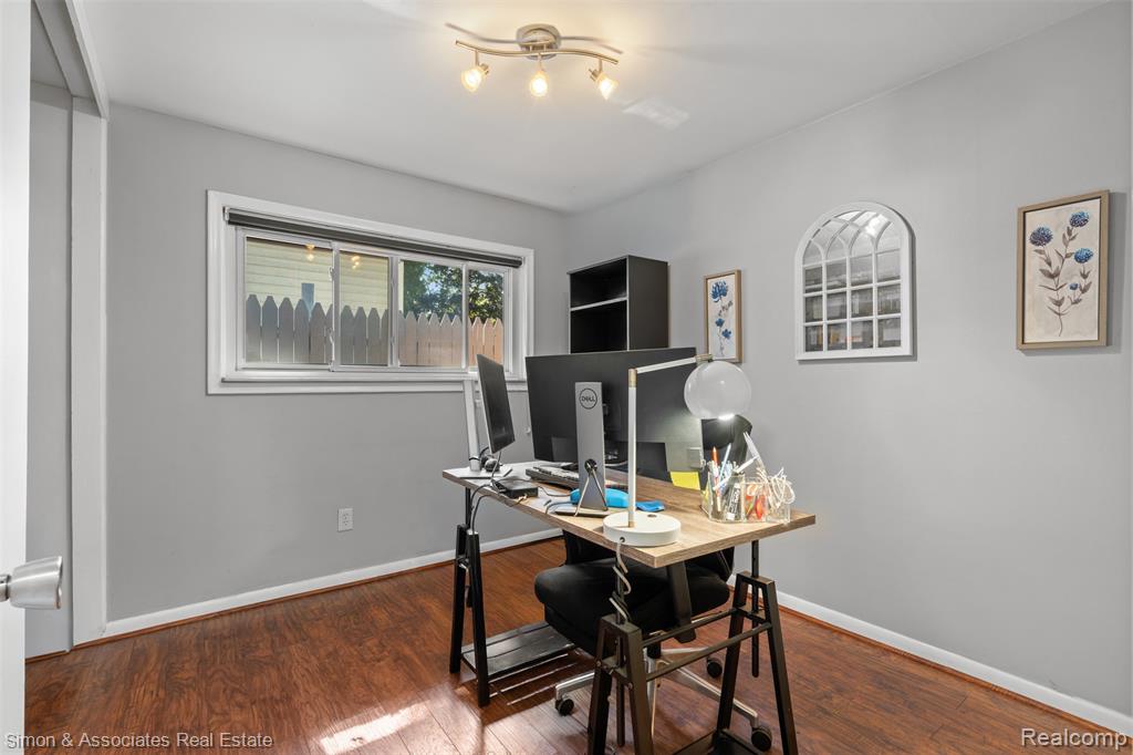 7568 Hazelton Street, Dearborn Heights, MI 48127 — Photo 11