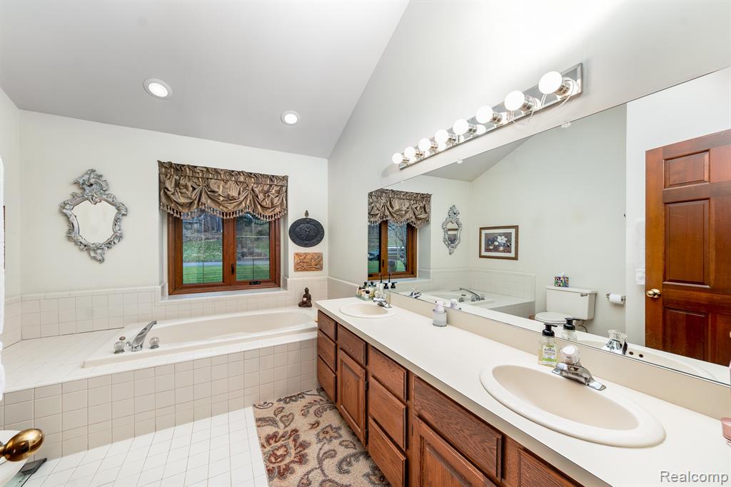 2321 Pine Hollow, Brighton, MI 48114 — Photo 23