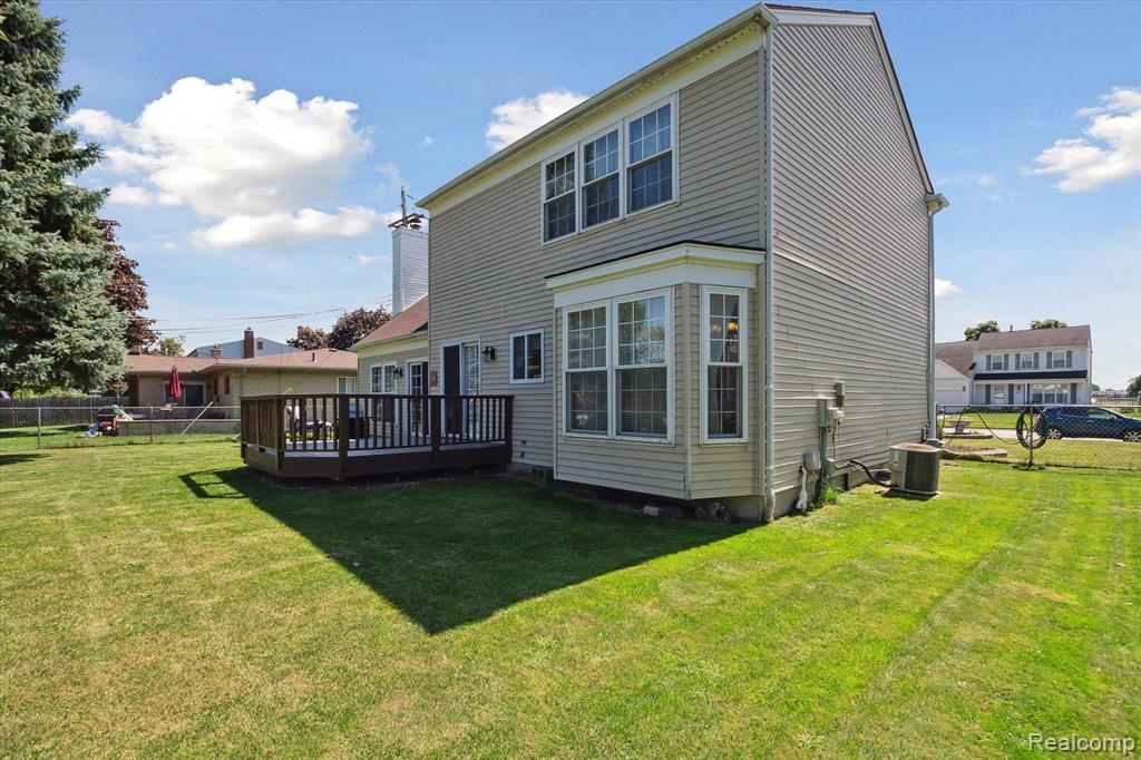 8979 BROUGHAM Drive, Sterling Heights, MI 48312 — Photo 48