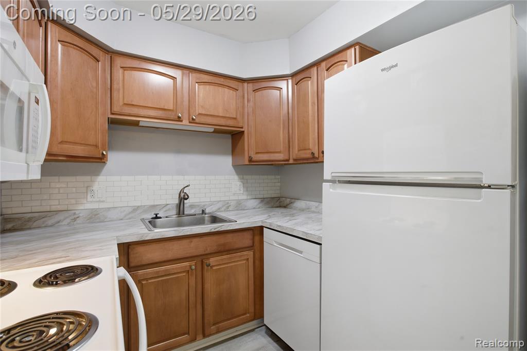7708 Manor Circle, 103, Westland, MI — Photo 11