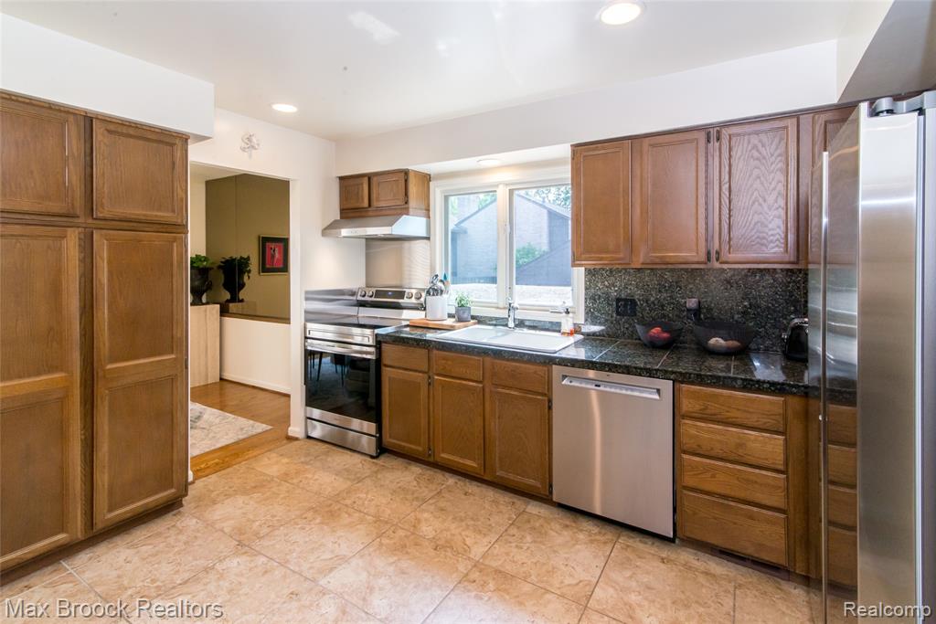 41350 Woodward Avenue, Bloomfield Hills, MI 48304 — Photo 11