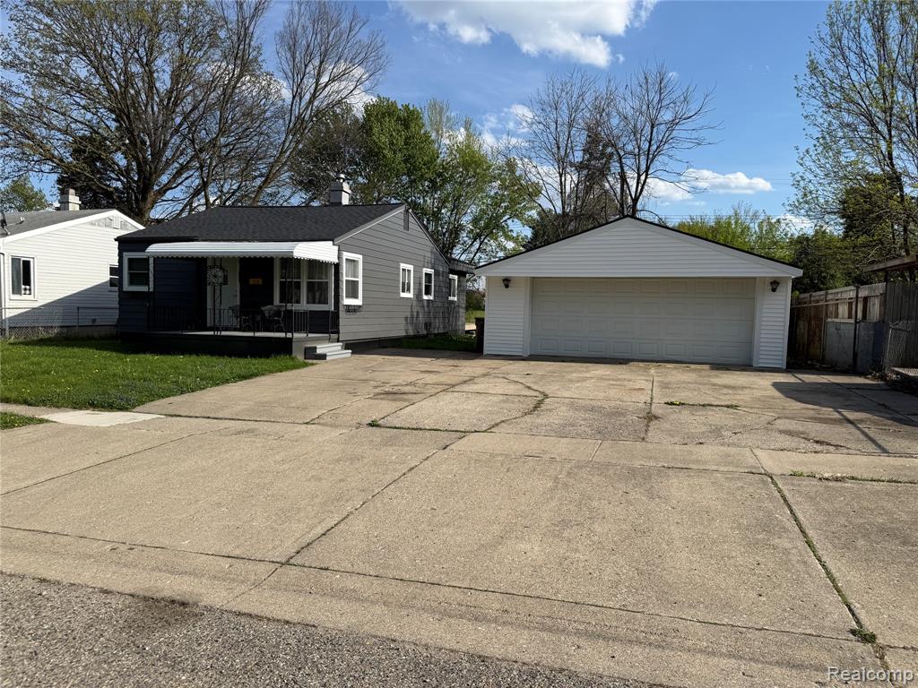 106 E Hopkins Avenue, Pontiac, MI 48340 — Photo 2