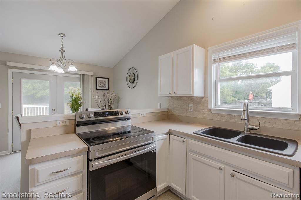 5039 Auker Drive, Grand Blanc, MI 48507 — Photo 13