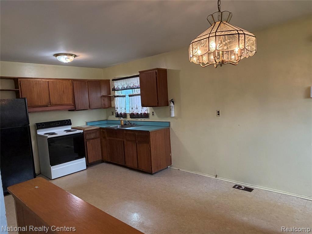 6836 Mansfield Street, Detroit, MI 48228 — Photo 13
