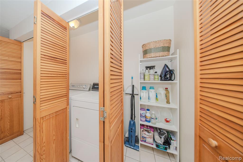 927 N Maple Avenue, Royal Oak, MI 48067 — Photo 44