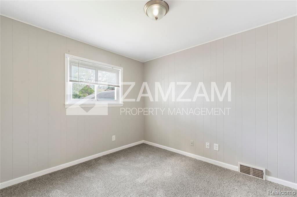 8233 Stephens, Center Line, MI 48015 — Photo 11