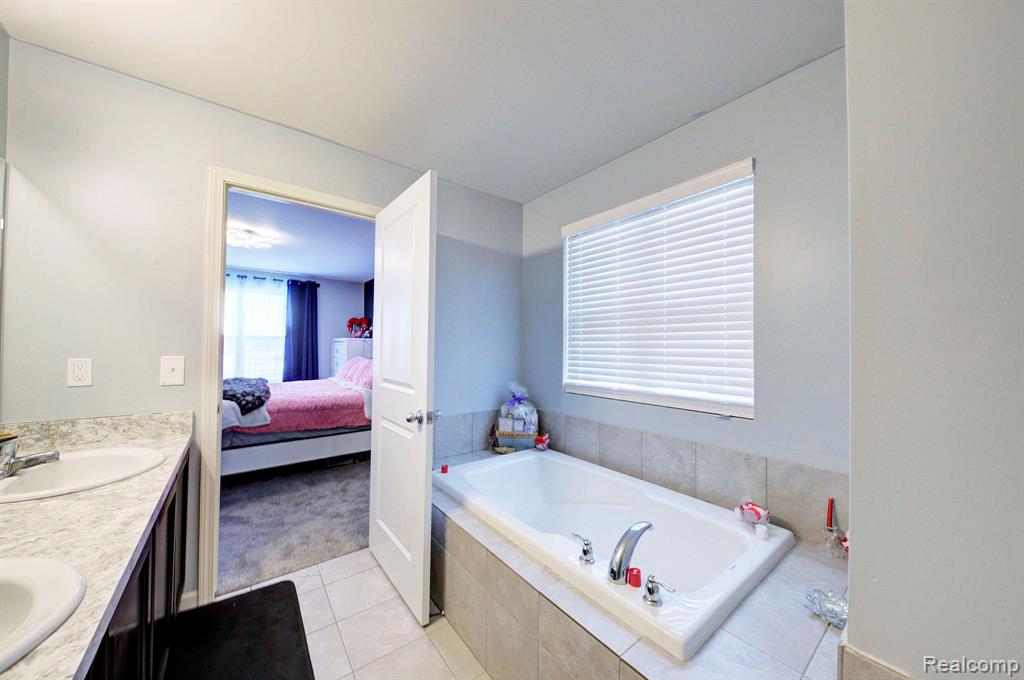 5989 Bay Hill Court, Romulus, MI 48174 — Photo 28