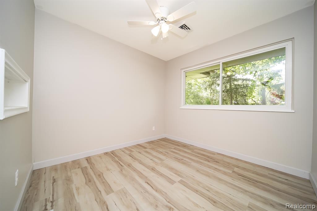 19041 Bungalow Drive, Lathrup Village, MI 48076 — Photo 62