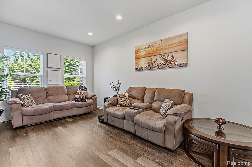 561 Parkdale Lane, Ferndale, MI 48220 — Photo 7