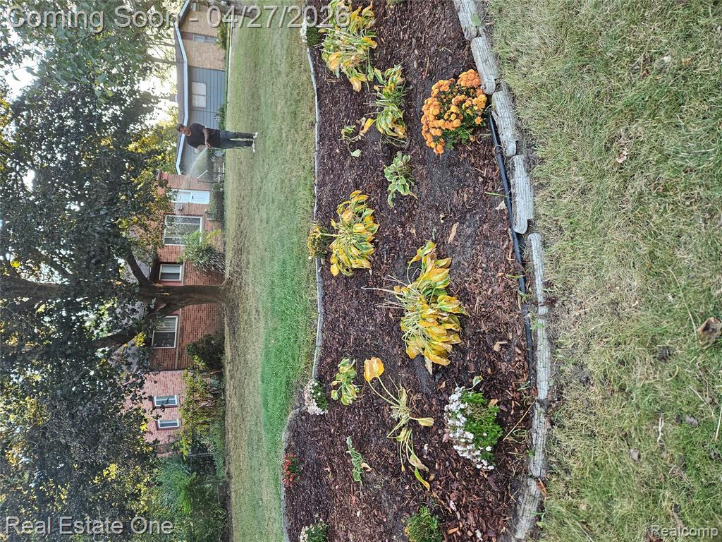 5947 Southward Avenue, Waterford, MI 48329 — Photo 8
