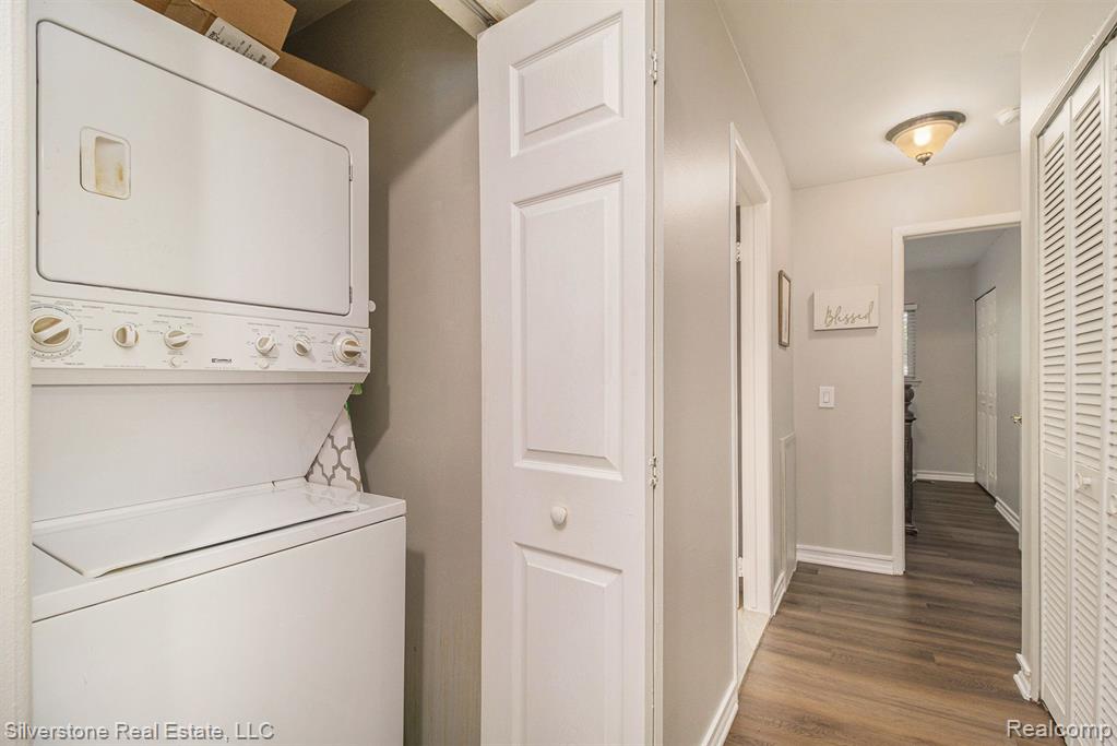 651 E FOX HILLS Drive, Bloomfield Hills, MI 48304 — Photo 16