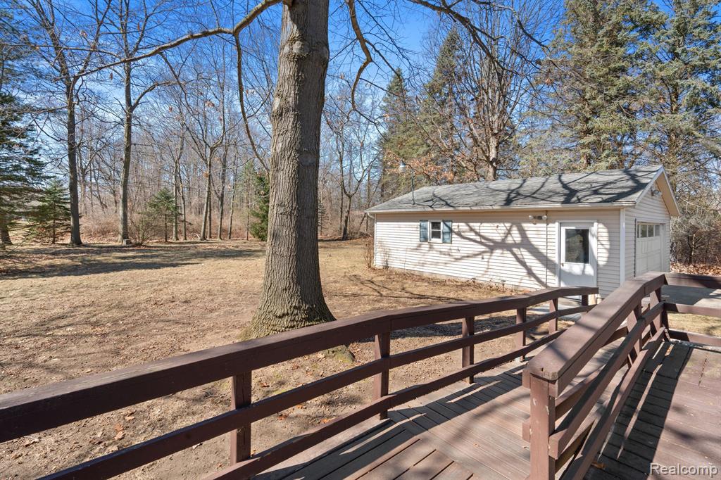 5269 LAKESHORE Road, Fort Gratiot, MI 48059 — Photo 17