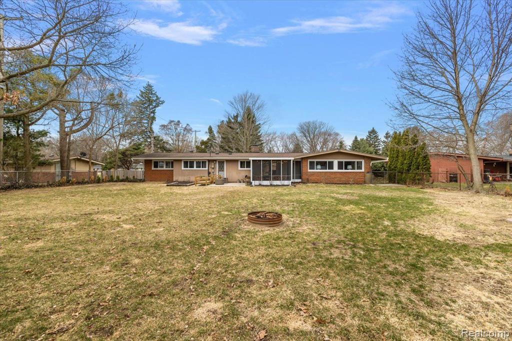 2068 GLENCOVE Road, Wolverine Lake, MI 48390 — Photo 38