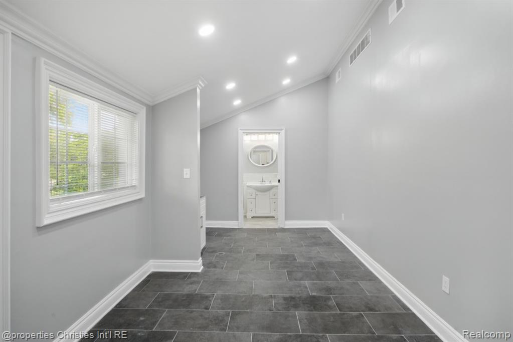 18051 Locherbie Avenue, Beverly Hills, MI 48025 — Photo 16