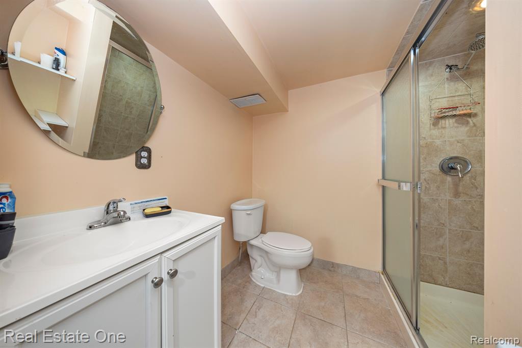 4275 NICKOLAS Drive, Sterling Heights, MI 48310 — Photo 31