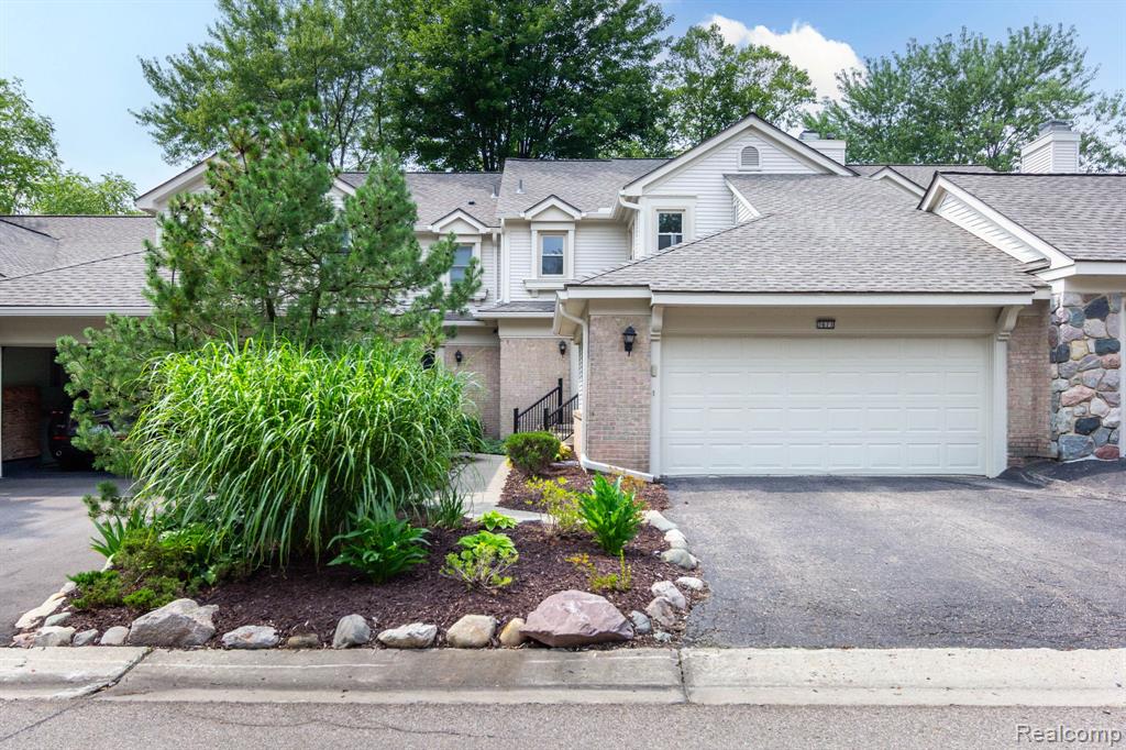 7671 DANBURY Circle, West Bloomfield, MI