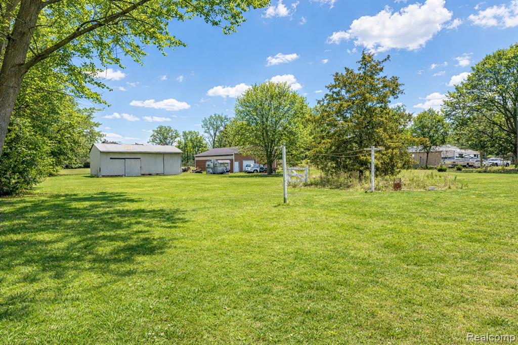2190 W Maple Avenue, Flint, MI 48507 — Photo 3